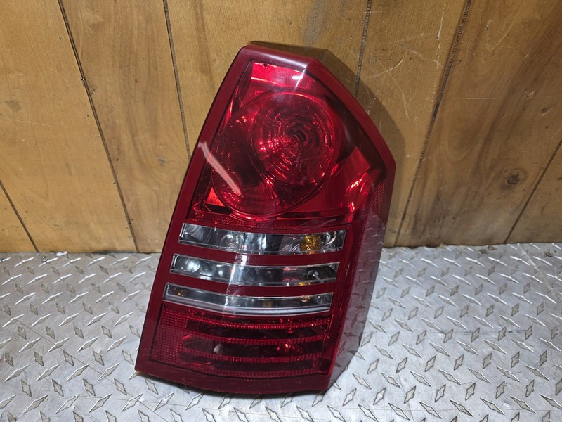 2005-2010 Chrysler 300C Model RH Tail Light Tail Lamp Oem