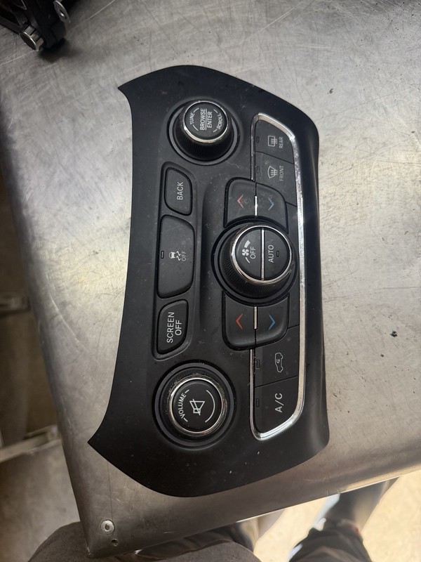 15-18 Jeep Cherokee Auto Temperature Climate Control OEM 68293525AA