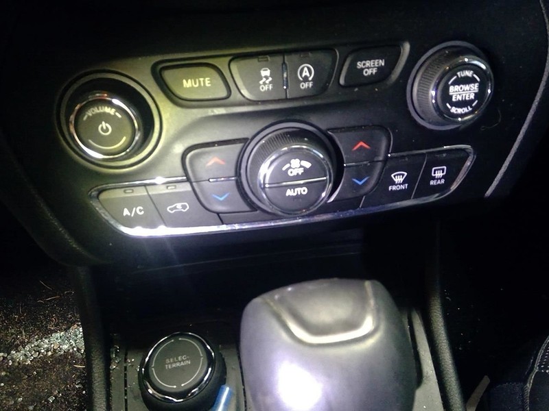 Radio And Temperature Control Panel Fits 19-23 CHEROKEE 68285942AD