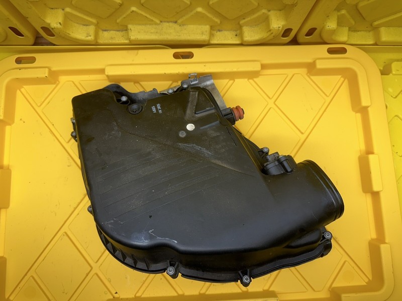 2009-2016 BMW F01F06 F10 550I 650I 750I Right Driver Air Intake Cleaner Box