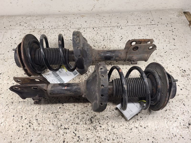 Subaru Outback Strut Assembly Pair Front Driver LT Passenger RT OEM 2005-2009
