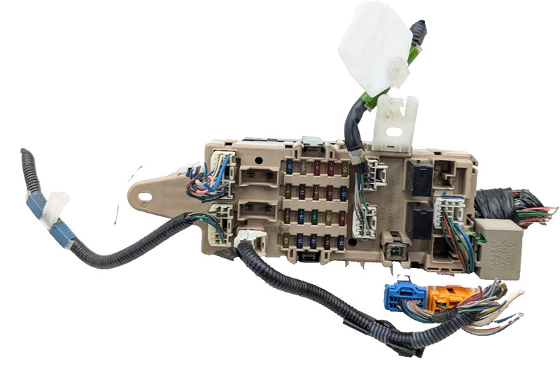 98-05 Lexus GS300 Driver Interior Fuse Box Body Control Module 89226-30040