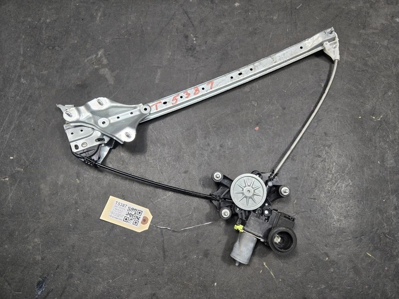 Front Right Door Window Regulator w/ Motor 2021 Toyota RAV4 85710-0R010 19 - 25
