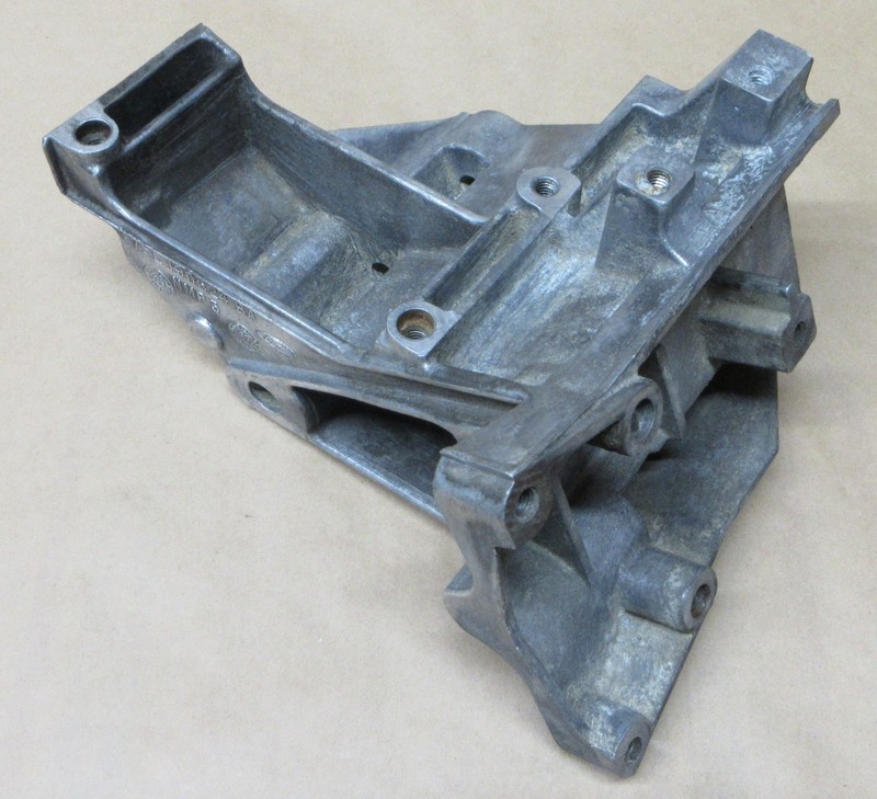 1997-98 FORD F150 XLT 4.2L A/C COMPRESSOR POWER STEERING BRACKET F75E-19D624-BA