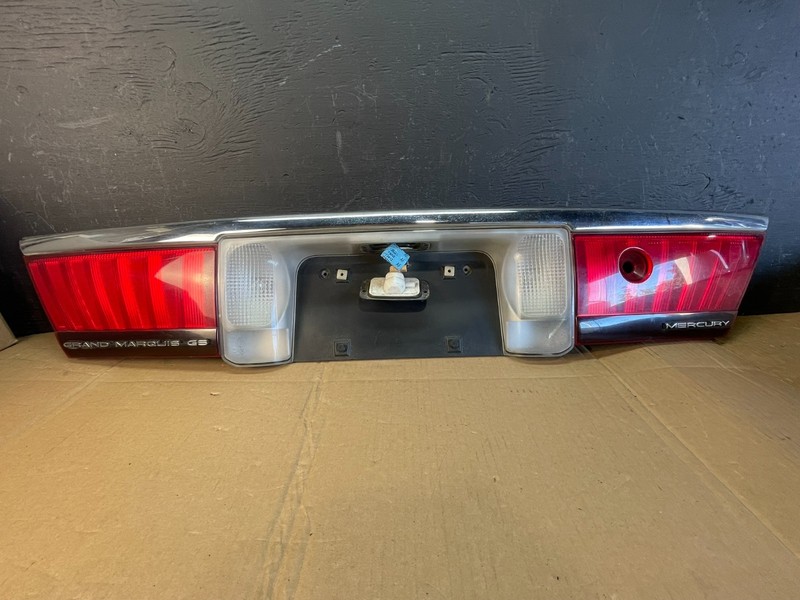 1998 to 2002 Mercury Grand Marquis Trunk Lid Center Tail Light AC5355 DG