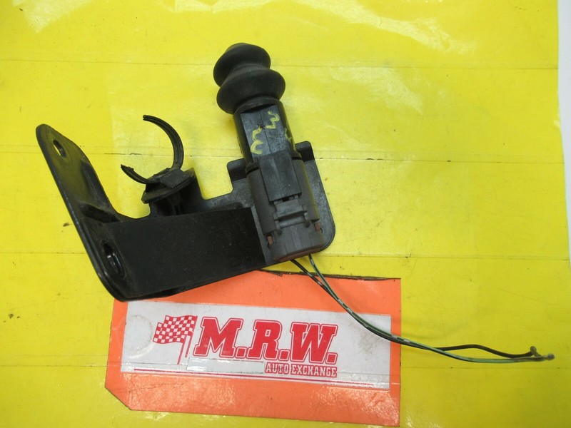 HOOD AJAR SENSOR SWITCH WIRE PLUG CONNECTOR BRACKET for 05 06 INFINITI G35 SEDAN