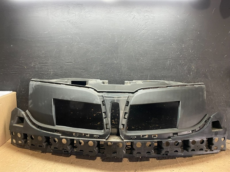 2013 to 2016 Lincoln MKT Grill Grille Support Panel OEM z3369 DG