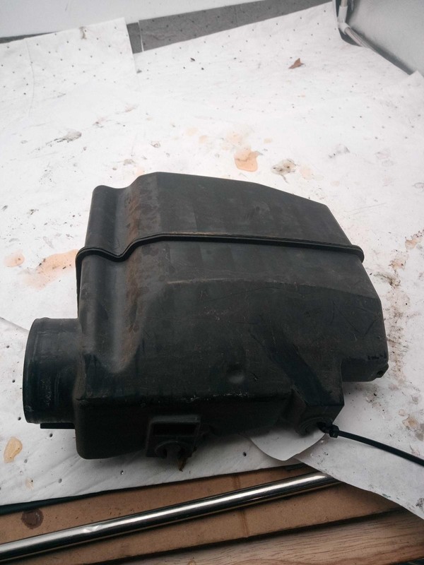 2010 Nissan Rogue Air Cleaner Assembly OEM 16500JG30A 2.5L Used