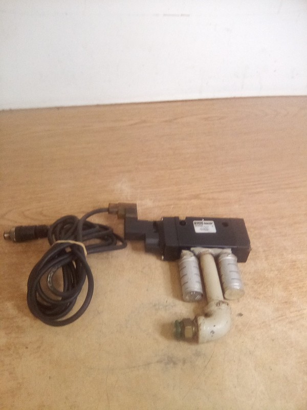 Parker B5E2BB549C Manifold W/(2) Parker Silencers ES25MB