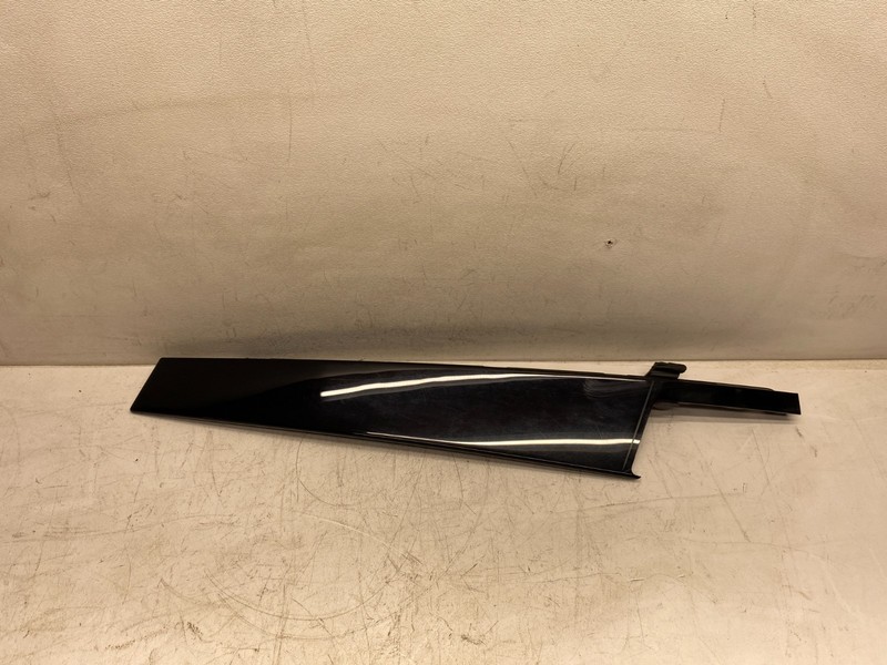 2016-2019 BMW X1 RIGHT FRONT DOOR OUTER TRIM B PILLAR APPLIQUE MOLDING BLACK OEM