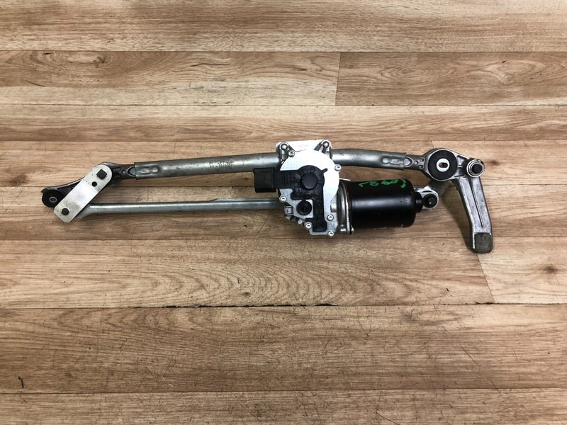 BMW E90 E92 E93 325 328 330 335 M3 OEM FRONT WINDSHIELD WIPER WITH MOTOR 06-13 8