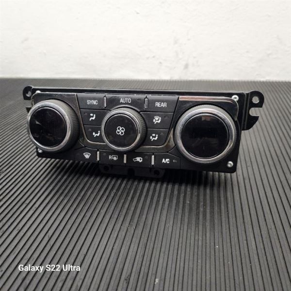 2013 Buick Enclave Front Temperature Climate Control OEM 23120467