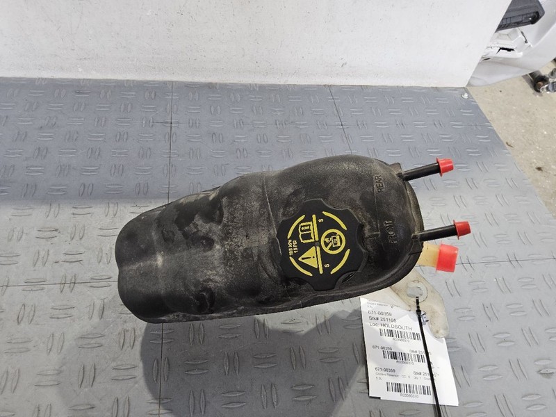 Coolant Reservoir Fits 15-20 ESCALADE 3560370