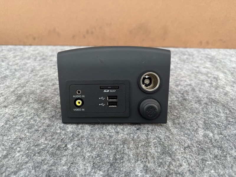INFINITI Q50 Q60 14-19 OEM CENTER CONSOLE USB AUX PORT JACK MAP SD CARD ASSEMBLY