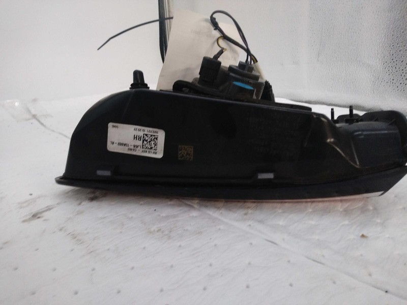 Used Right Tail Light Assembly fits: 2021 Ford Escape liftgate mounted Right Gra