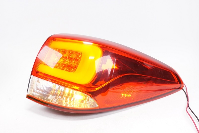 KIA RONDO Right RH Tail Lamp Tail Light Backup Lamp LED OEM 2014 - 2017