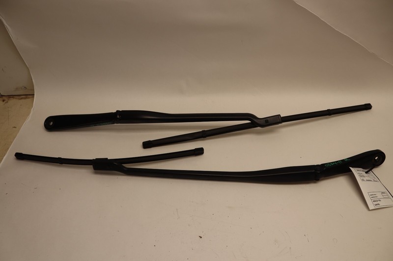 2018-2022 BMW M550I G30 FRONT LEFT & RIGHT WINDHSIELD WIPER ARM PAIR OEM