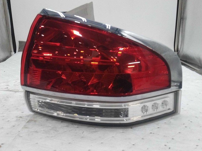 2014 Lincoln MKX Right Tail Light Assembly White OEM 491047 127K Miles