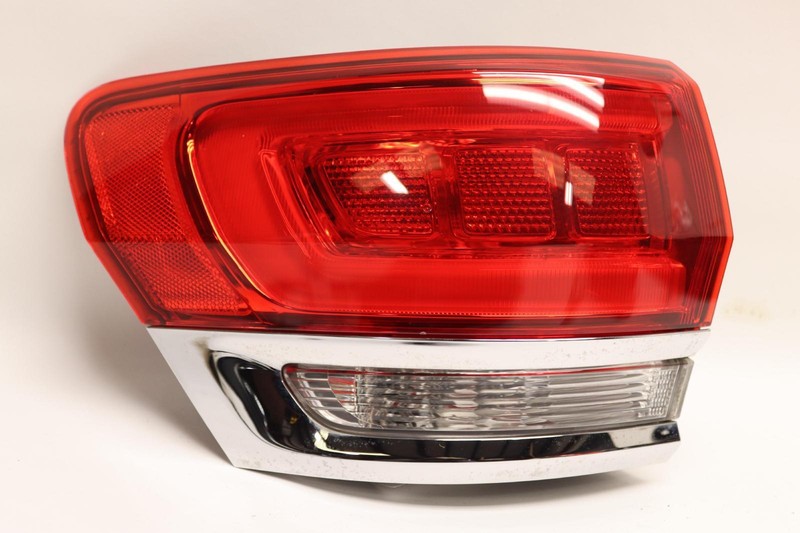 2015-2022 JEEP GRAND CHEROKEE LEFT DRIVER SIDE QUARTER PANEL TAIL LIGHT LAMP OEM