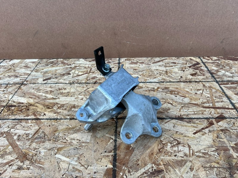 INFINITI QX60 25-26 OEM LEFT LH ENGINE TRANSMISSION MOUNT SUPPORT BRACKET 2.0L