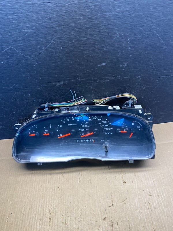 2006 Ford E350 Gauge Speedometer Cluster OEM AD1659 DG