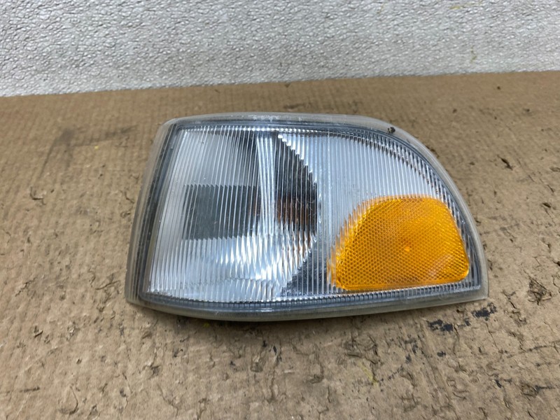 1998 to 2001 Volvo C70 Left Driver LH Side Turn Signal OEM W7993 DW