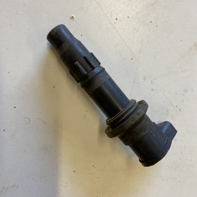 2006 Yamaha YZ450F Motor Spark Plug Boot Coil Good