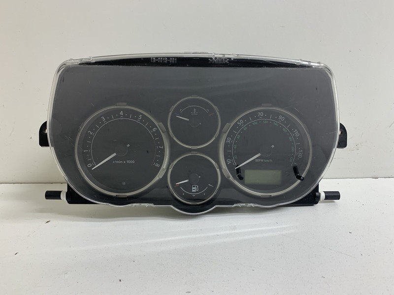 2004-2005 Land Rover Freelander Speedometer Instrument Gauge Cluster YA6500850