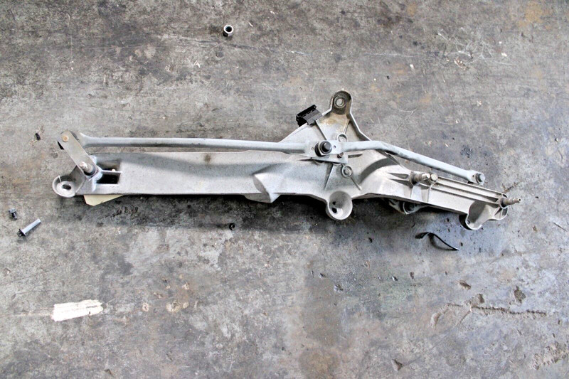 00-06 Mercedes W220 S-Class Windshield Wiper Motor Assembly Wiper Arm 2208200542