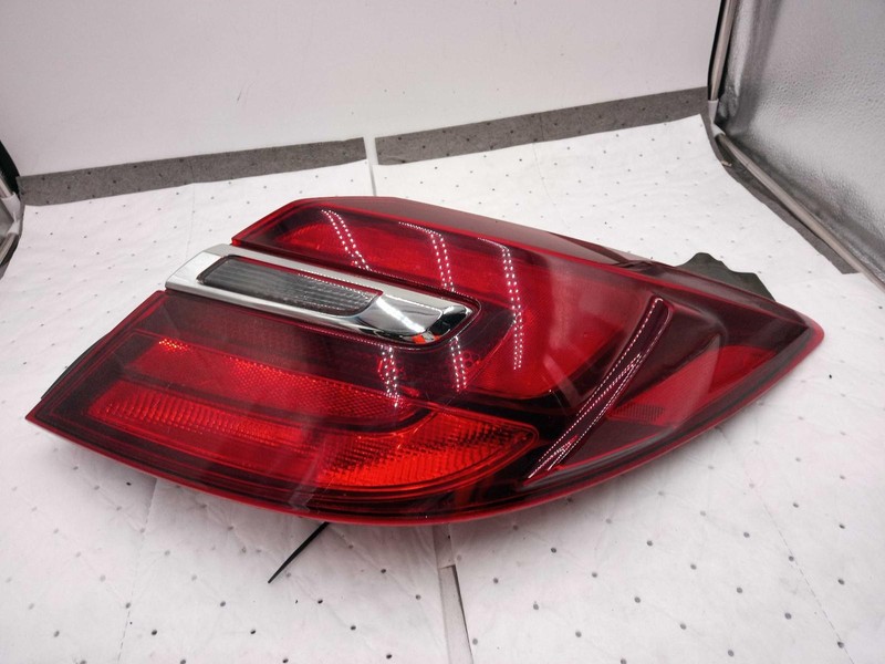 2015 Buick Regal Right Tail Light Assembly White OEM Used 710772 116K Miles