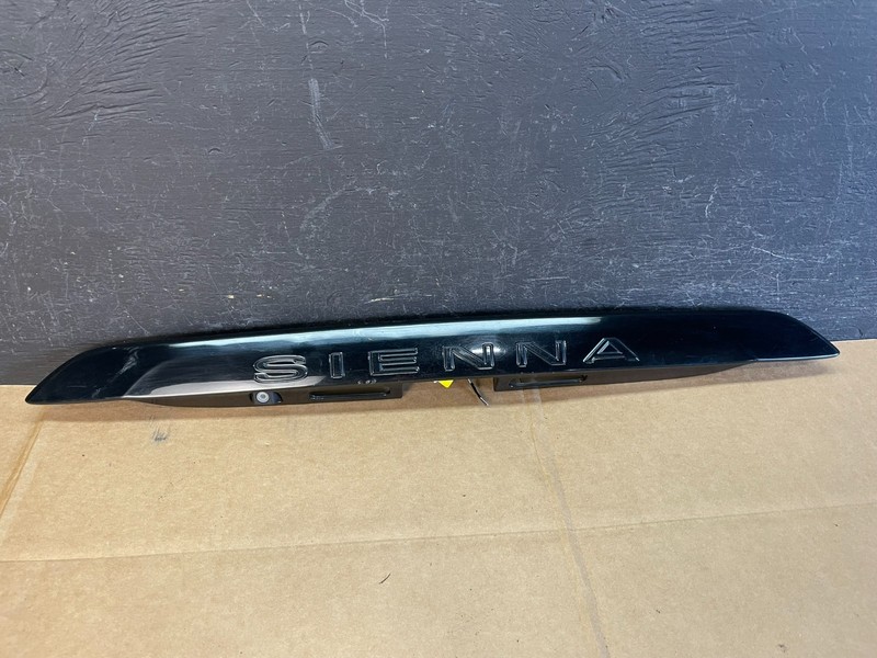 2011 to 2014 Toyota Sienna Rear Liftgate Tailgate Back View Camera AE0771 DG