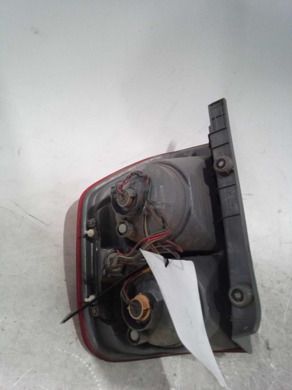 2004 Honda Pilot Left Tail Light Assembly RED 193467 Used OEM 162K Miles