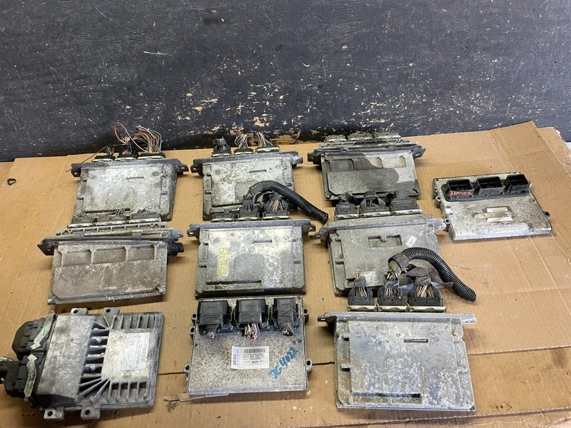 Mix of 10 Ford ECM Engine Computer Module AB2993