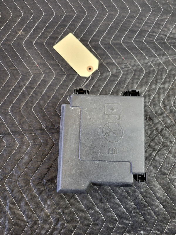 Used Oem Jeep Power Distribution Fuse Relay Box for 2022 Compass 2.4L
