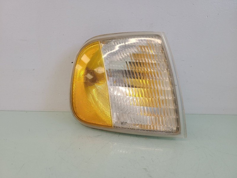 Passenger Corner/Park Light And Lightning Fits 97-03 FORD F150 PICKUP 582448