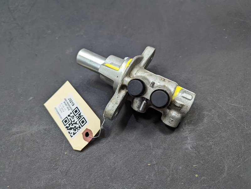 Brake Master Cylinder 2019 Jeep Renegade 68263298AA 2015 2016 2017 2018 2020
