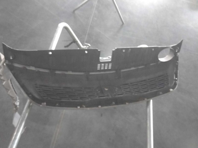 2015 KIA SORENTO Grille SILVER OEM Upper Mesh 863501U500 97K Miles
