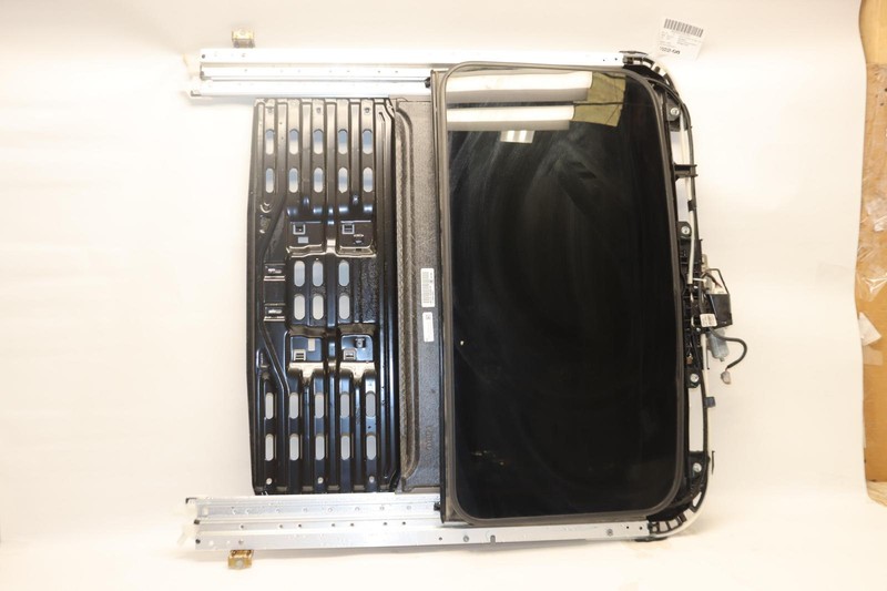 2020 CADILLAC ESCALADE OVERHEAD SUNROOF MOONROOF GLASS ASSEMBLY OEM