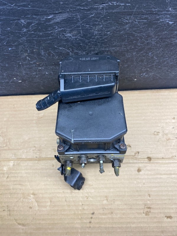 2002 to 2003 BMW X5 ABS Anti-Lock Brake Pump Module OEM AE6215 DW