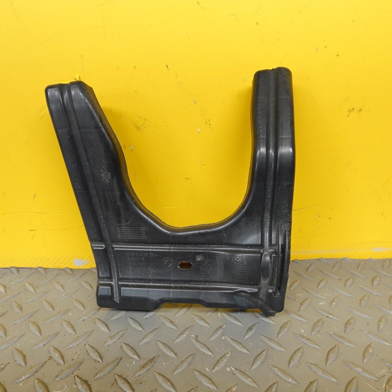 2024-2026 BMW X2 U10 REAR RIGHT UNDER BODY SPLASH SHIELD MOUNT BRACKET OEM