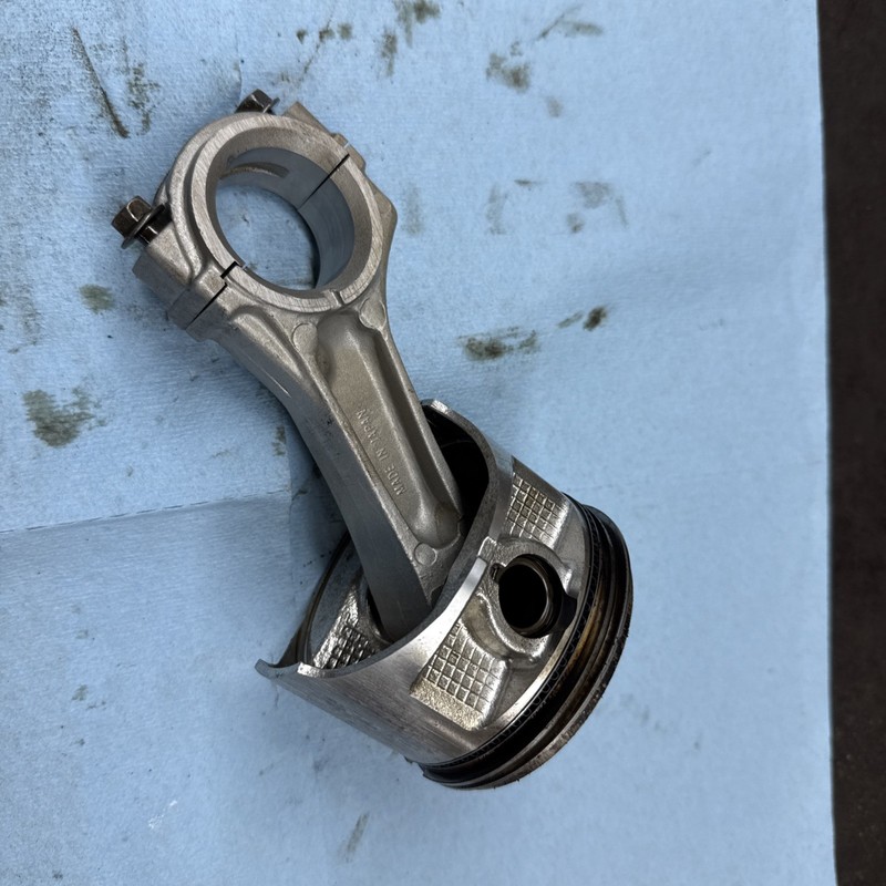2000’s CLUB CAR Turf 2 Carryall 6 FE350 Clockwise Motor piston, connecting rod