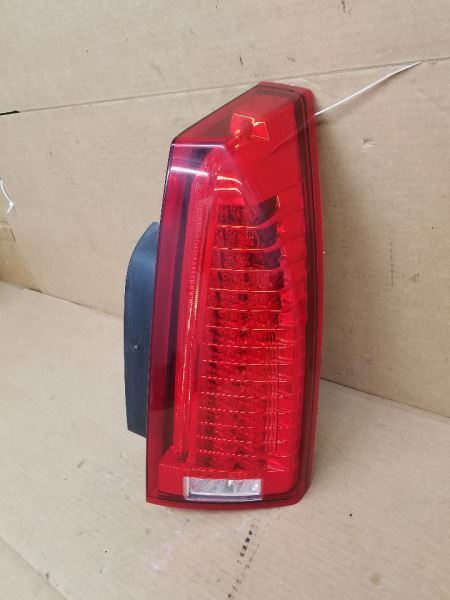 Passenger Tail Light Sedan VIN D 4th Digit V-series Fits 08-14 CTS 260533