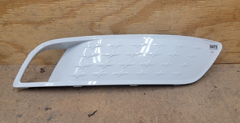 2020 2021 2022 2023 Hyundai Venue Front Bumper Grille RH Side Outer Molding OEM