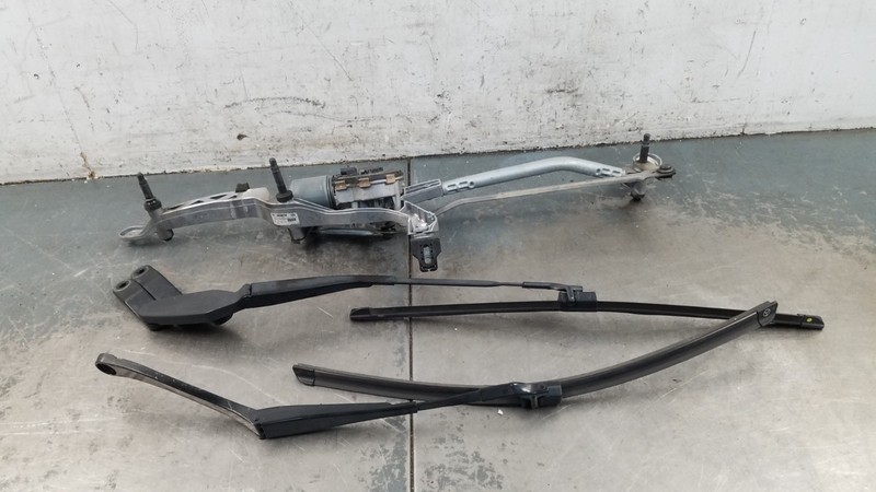 2011 Mercedes Benz AMG E 63 Windshield Wiper Motor / Arms #4899 P6