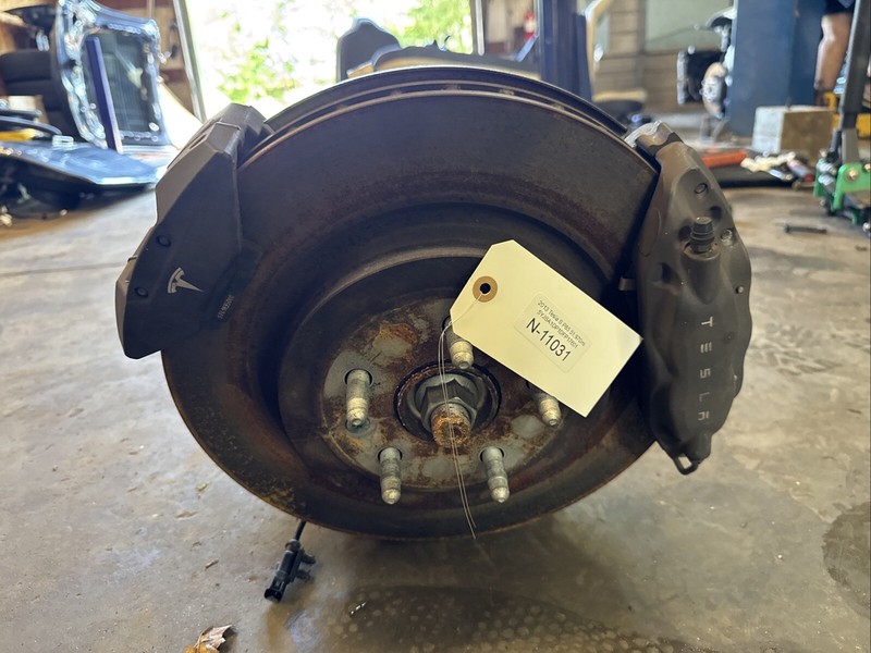 2012-2020 Tesla S Rear Left Spindle Knuckle HubAxle suspension11031 S12