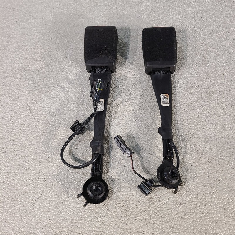 16-18 Camaro ss seat belt buckle receiver pair AA7467