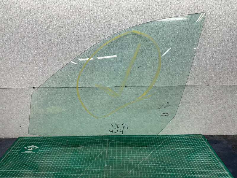16-22 BMW X1 F48 FRONT LEFT DRIVER SIDE DOOR WINDOW GLASS OEM