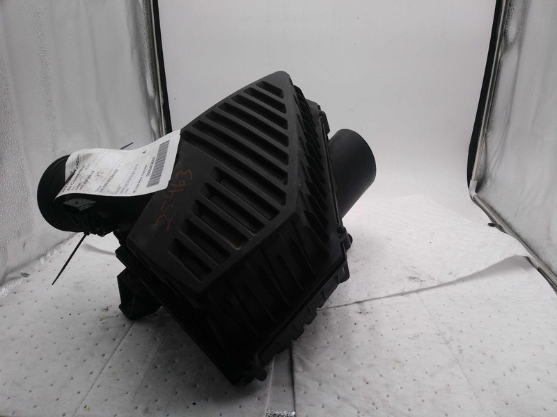 2017 GMC Acadia Air Cleaner Assembly OEM Black 23323954 98K Miles