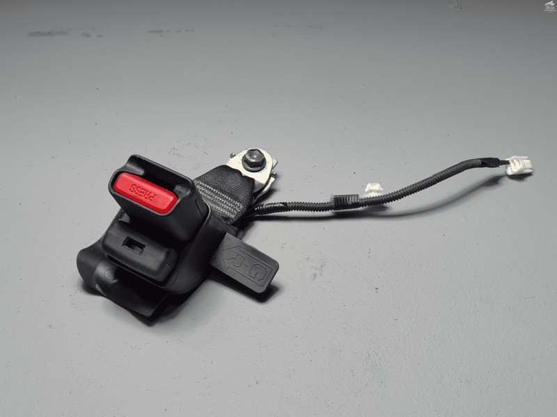 2018-2019 TOYOTA CAMRY REAR RIGHT PASSENGER SIDE SEATBELT SEAT BELT BUCKLE OEM