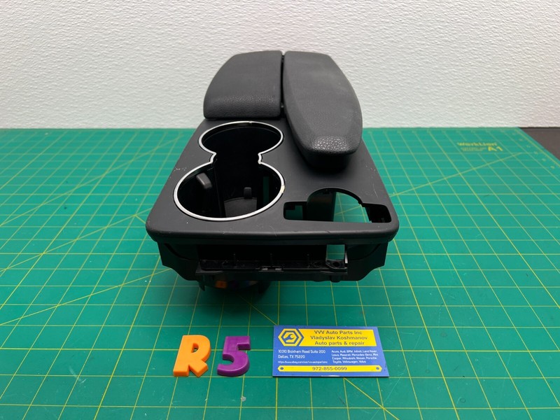 08-14 Mercedes C-class W204 CENTER CONSOLE ARMREST W/ CUP HOLDER OEM